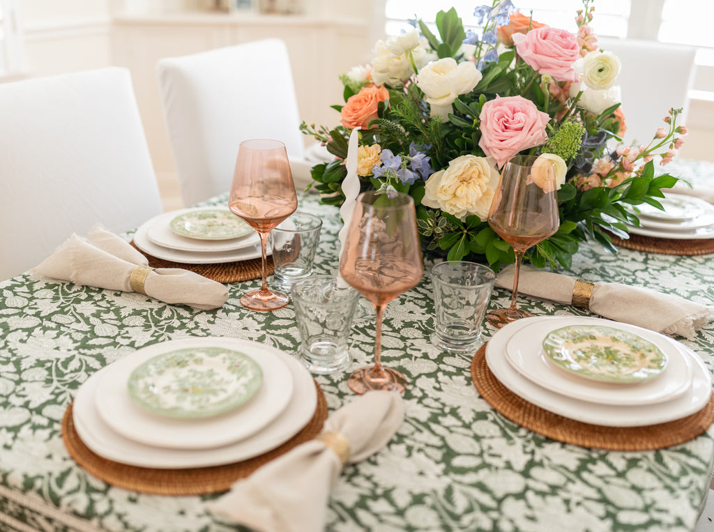 Ryan Harper Designs Green and White Floral Table Setting with Bouquet Centerpiece