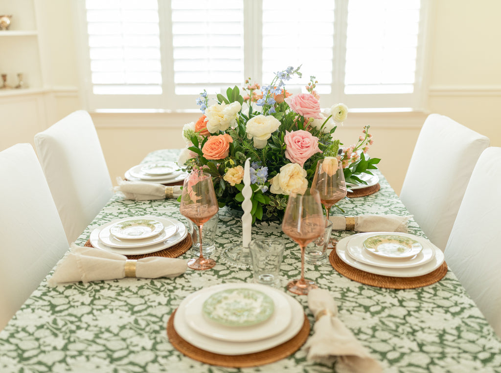 Ryan Harper Designs Green and White Table Setting with Bouquet Centerpiece